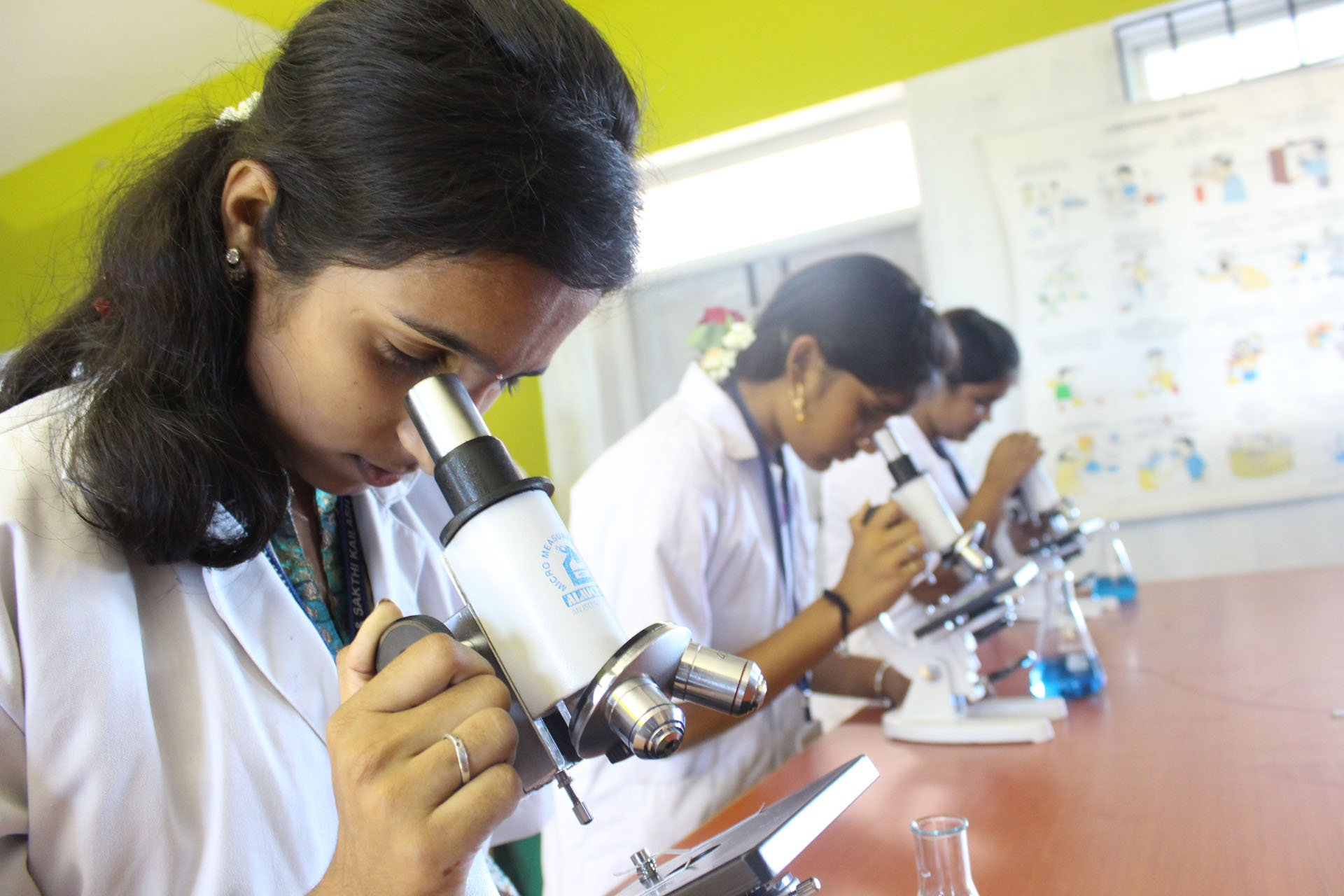 FASHION DESIGNING LABORATORY